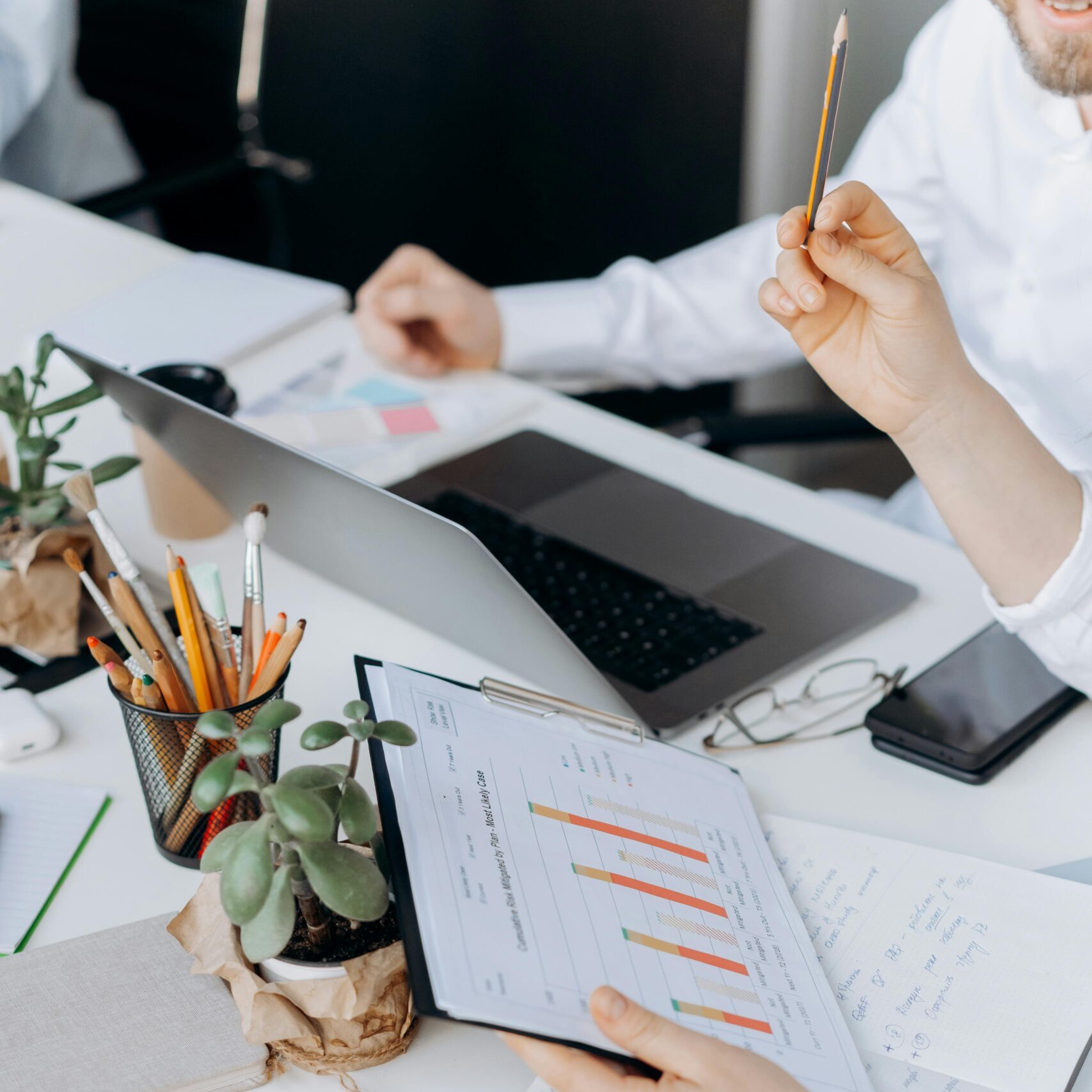 equipo trabajo seguros scaled e1764009978909